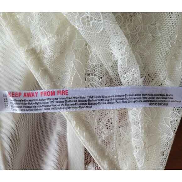 NWOT Urban Outfitters Out from Under Size L White Lace Corset/Bustier - Picture 9 of 10